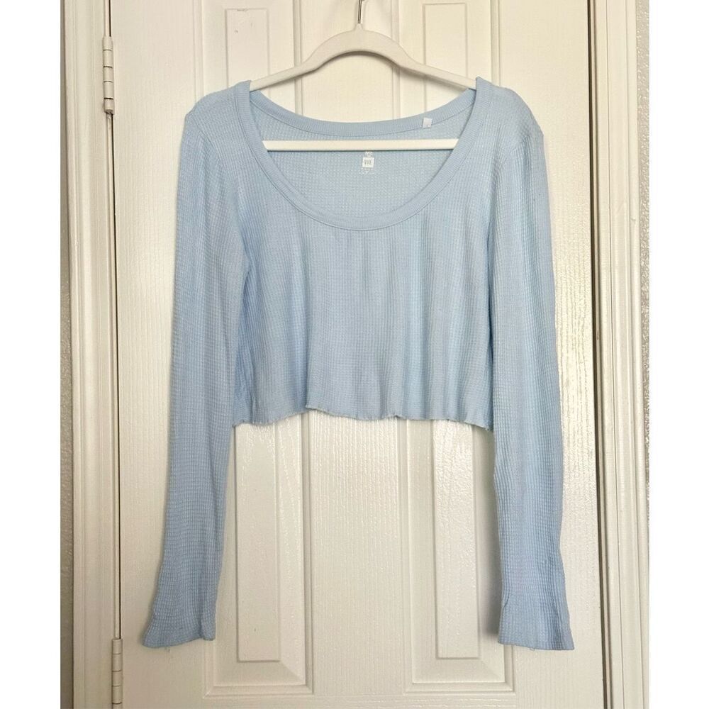 Me to We light blue waffle texture long sleeve crop top size M 